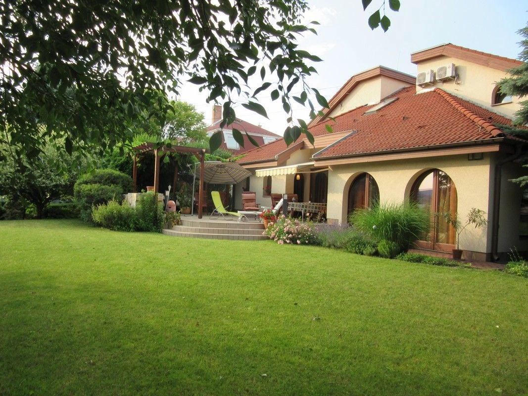 Budapeşte'de eşyalarıyla birlikte 4+1 daire