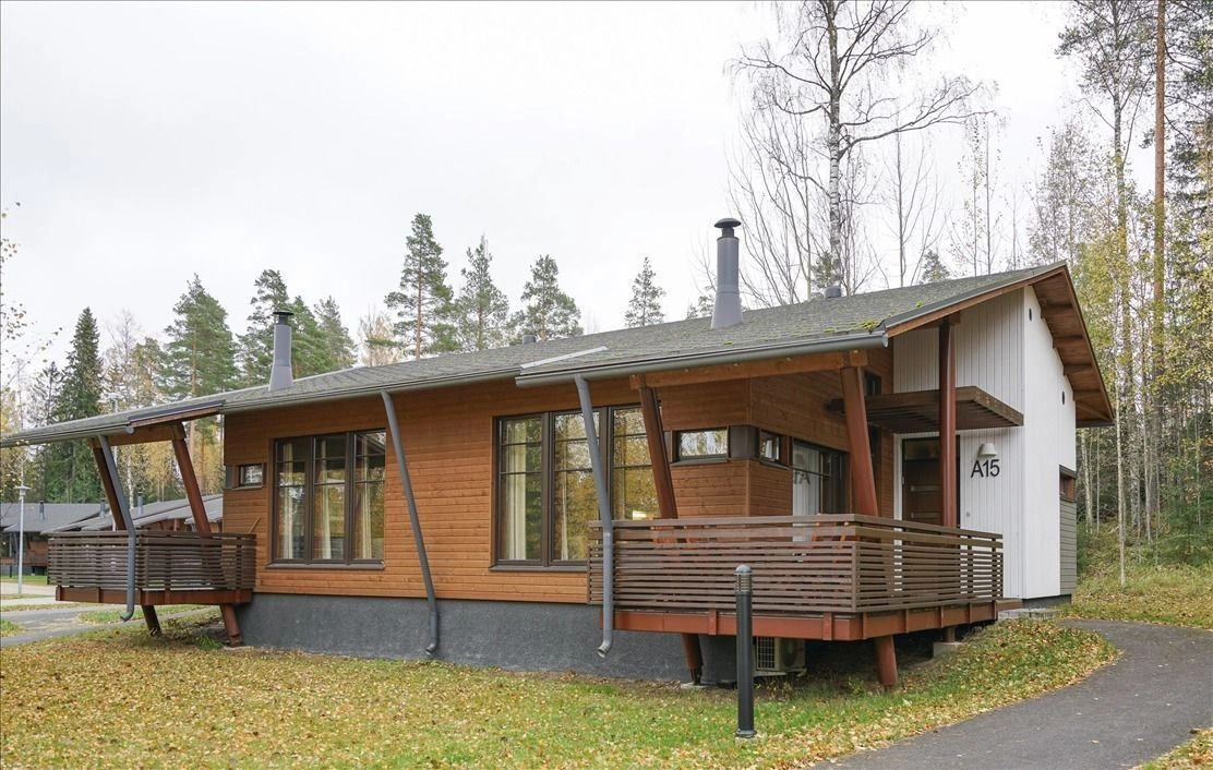 Finlandiya'da SPA tatil beldesinde, göl kenarında Imatra'da kır evi