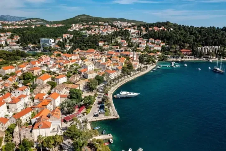 Cavtat, क्रोएशिया में समुद्र की पहली पंक्ति में विला