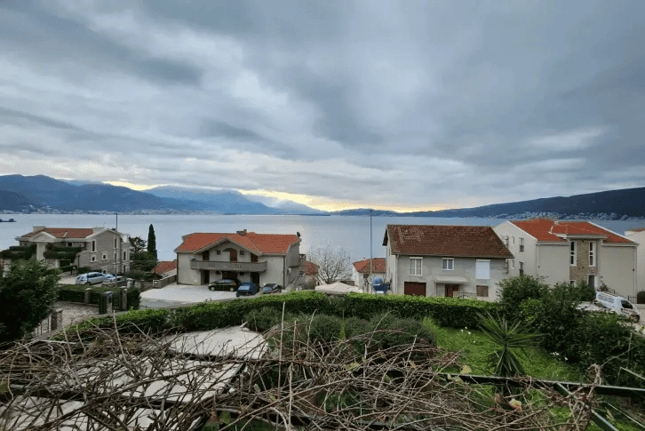 دبلوكس واسع 103 م2 بالقرب من البحر في بيلا