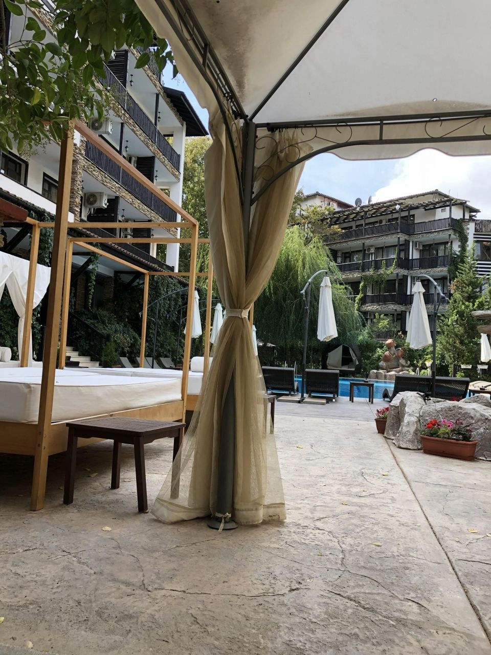 प्रिमॉर्स्को में पैनोरमिक समुद्री दृश्य के साथ आधुनिक 2+1 अपार्टमेंट