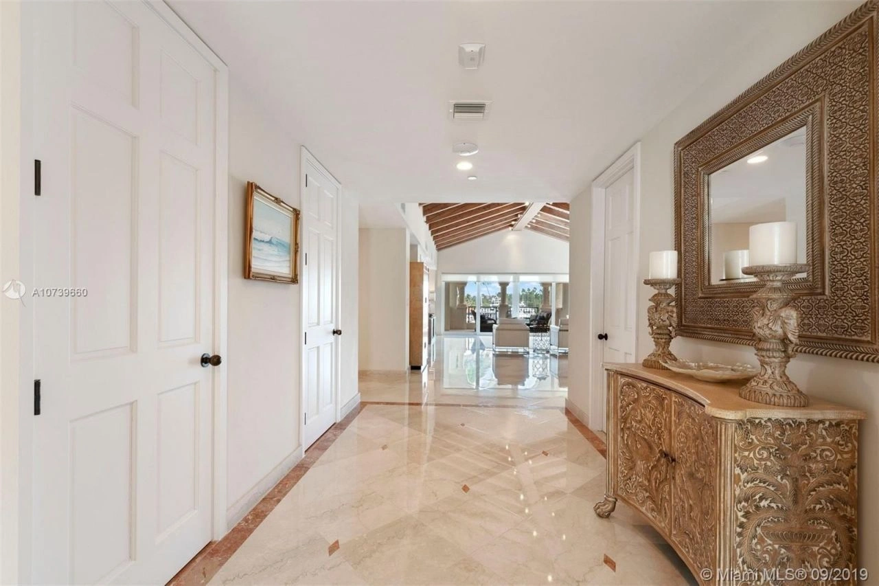 मायामी में चार बेडरूम वाला अपार्टमेंट