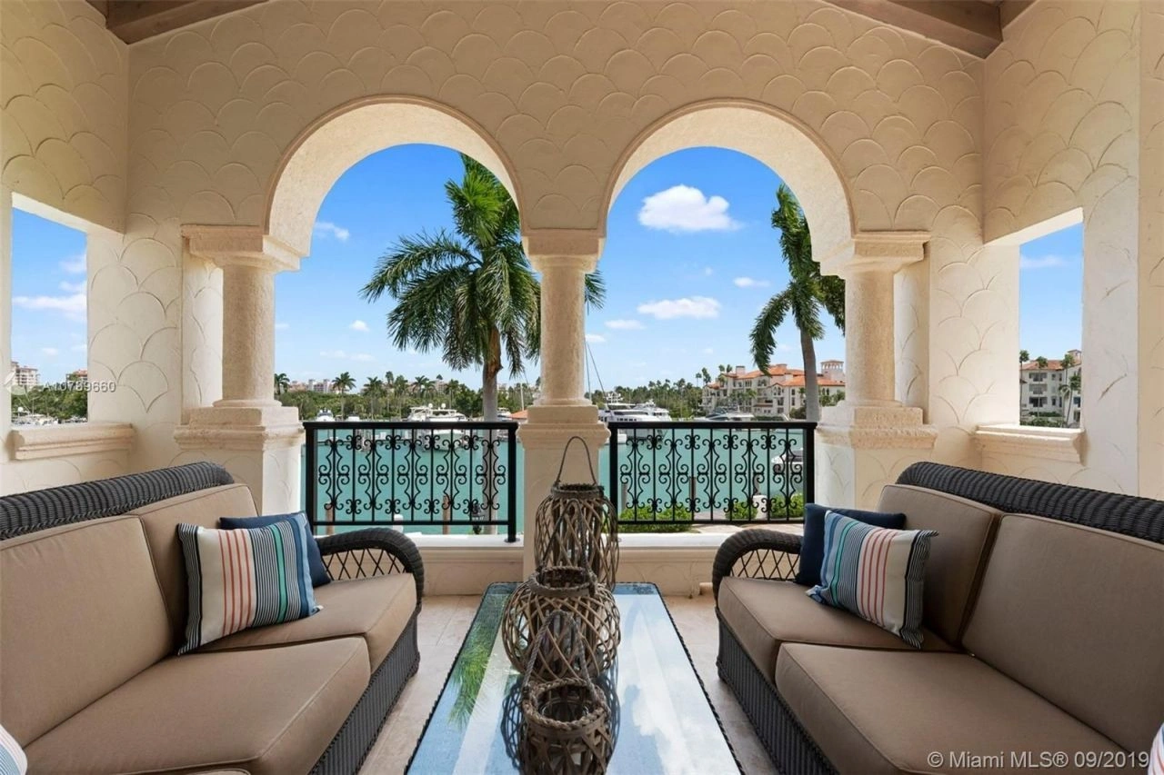 मायामी में चार बेडरूम वाला अपार्टमेंट