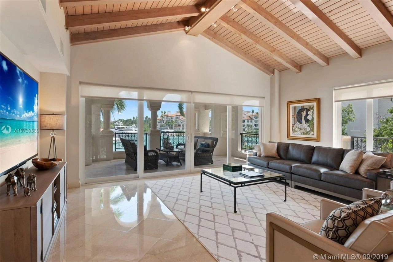 मायामी में चार बेडरूम वाला अपार्टमेंट