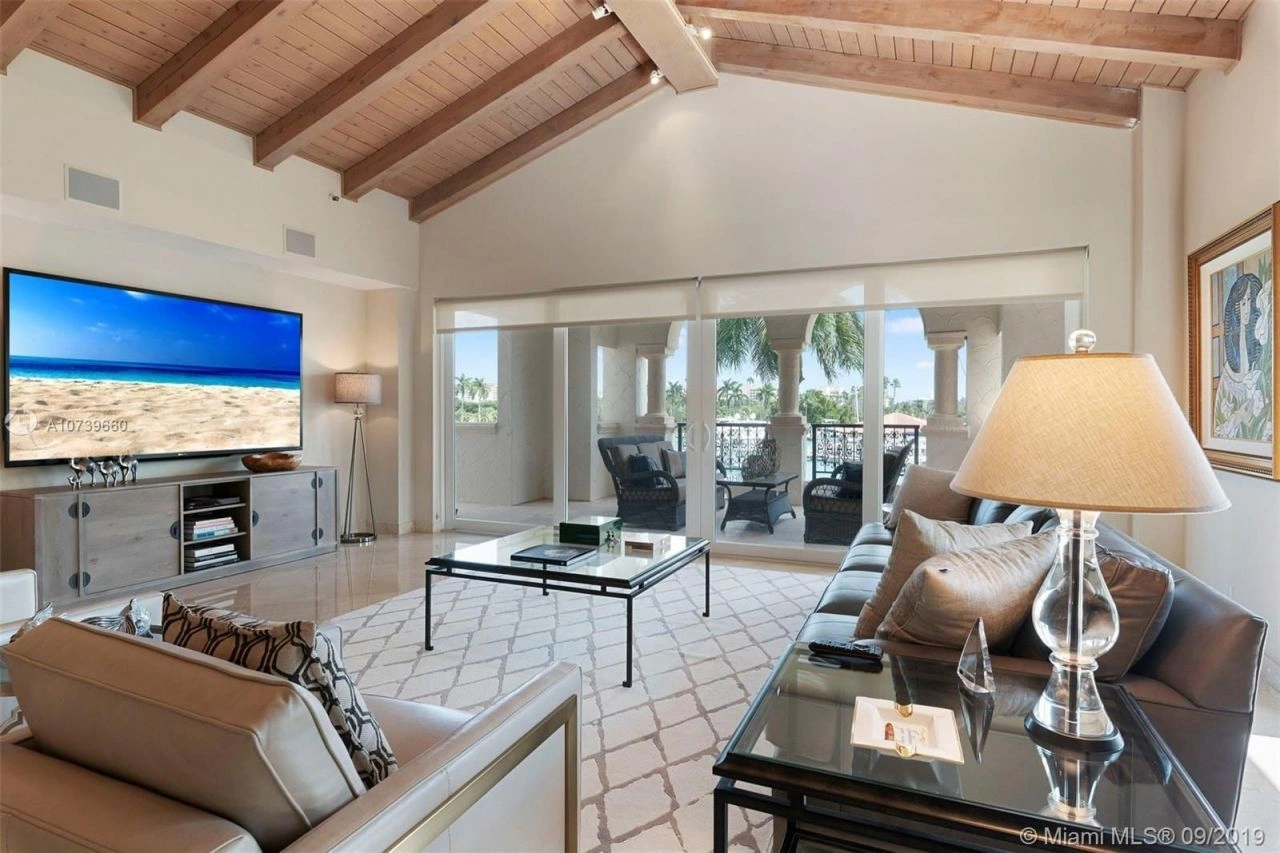 मायामी में चार बेडरूम वाला अपार्टमेंट