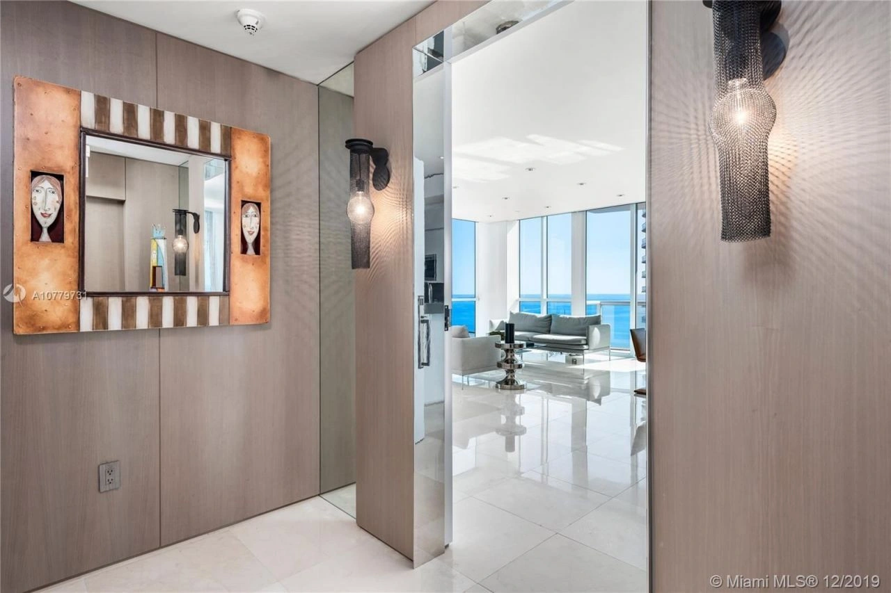 मियामी के तटीय इलाके में लग्जरी अपार्टमेंट