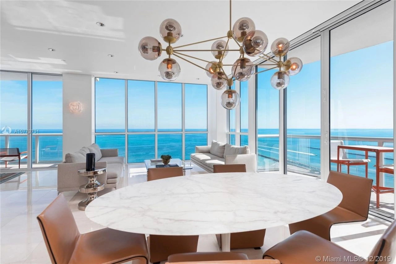 मियामी के तटीय इलाके में लग्जरी अपार्टमेंट