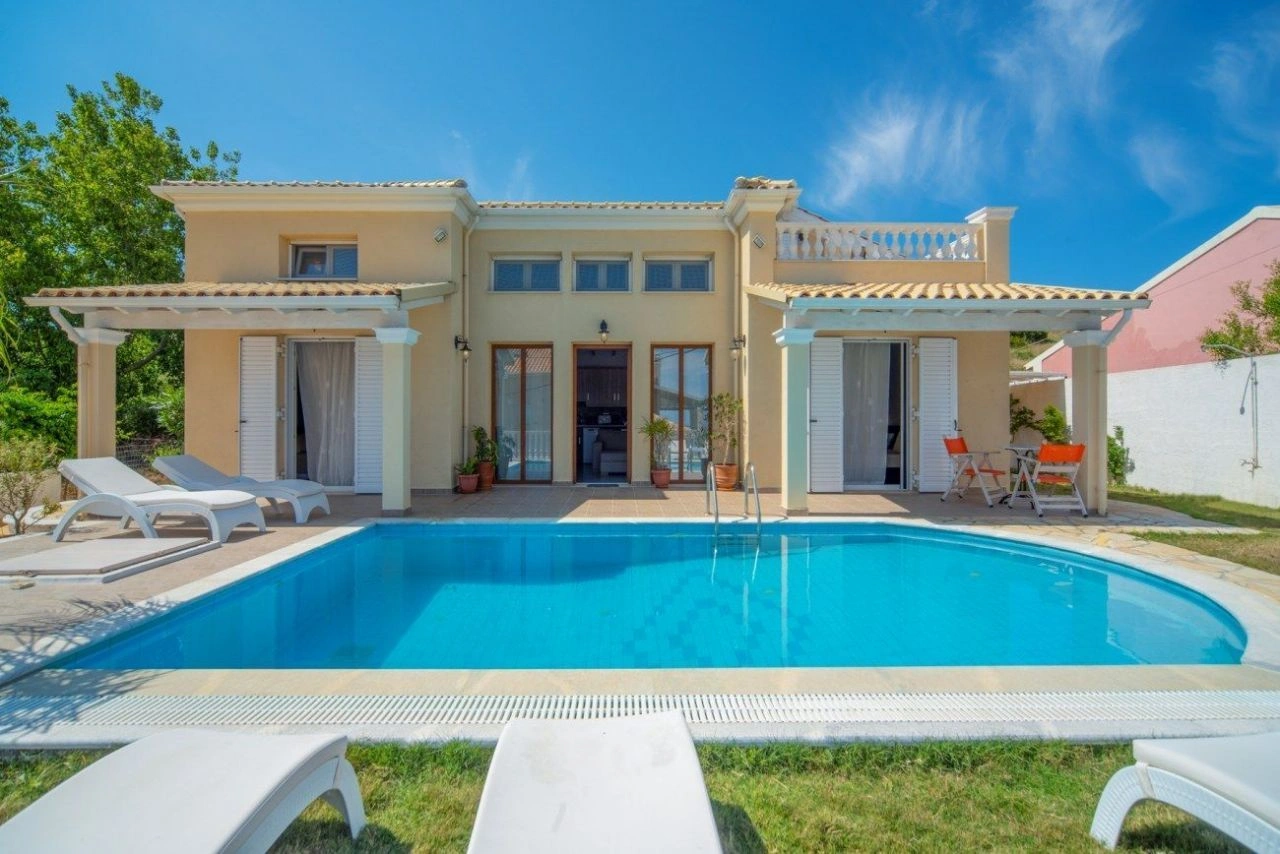Villa 3+1 in Agios Stefanos