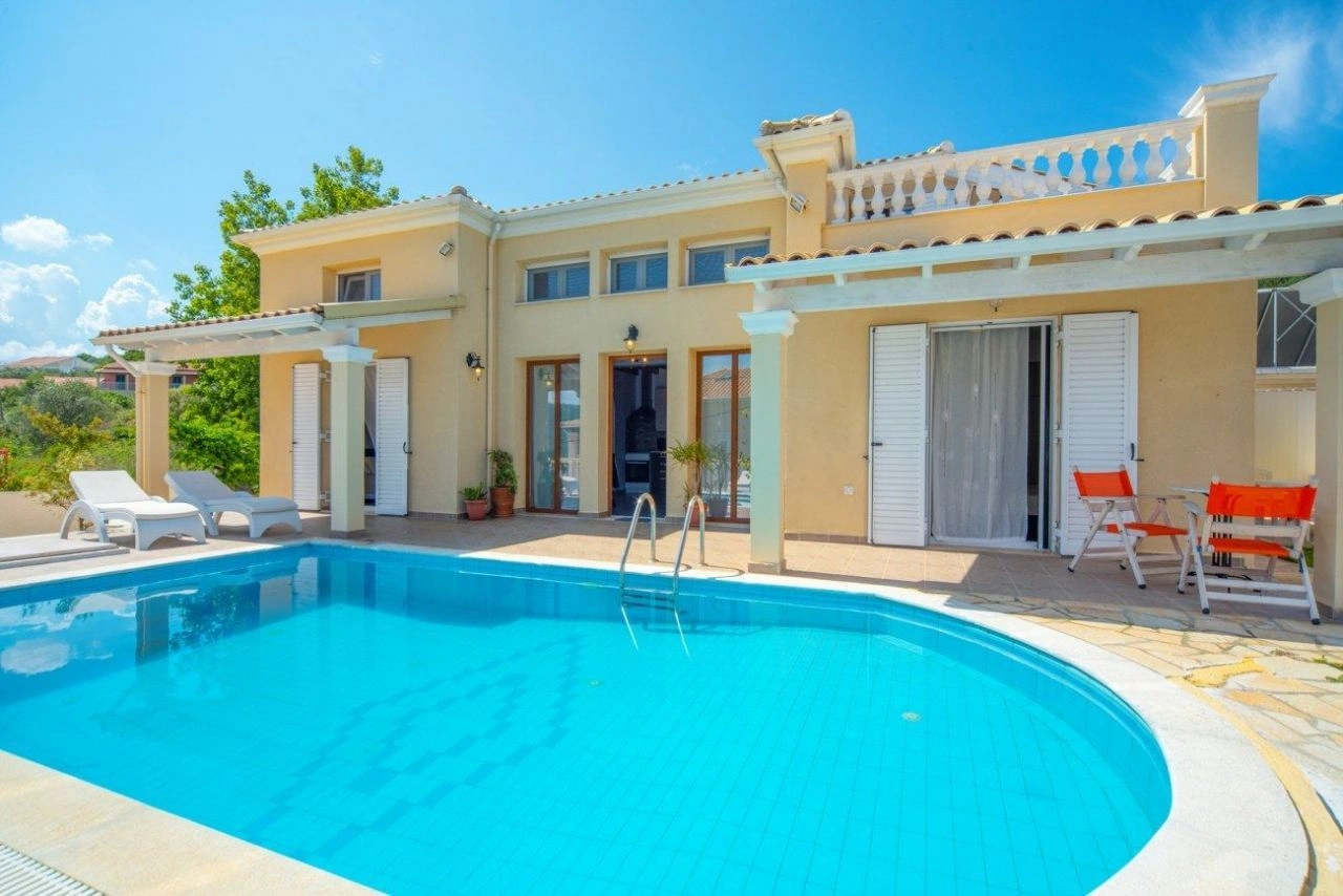 Villa 3+1 in Agios Stefanos