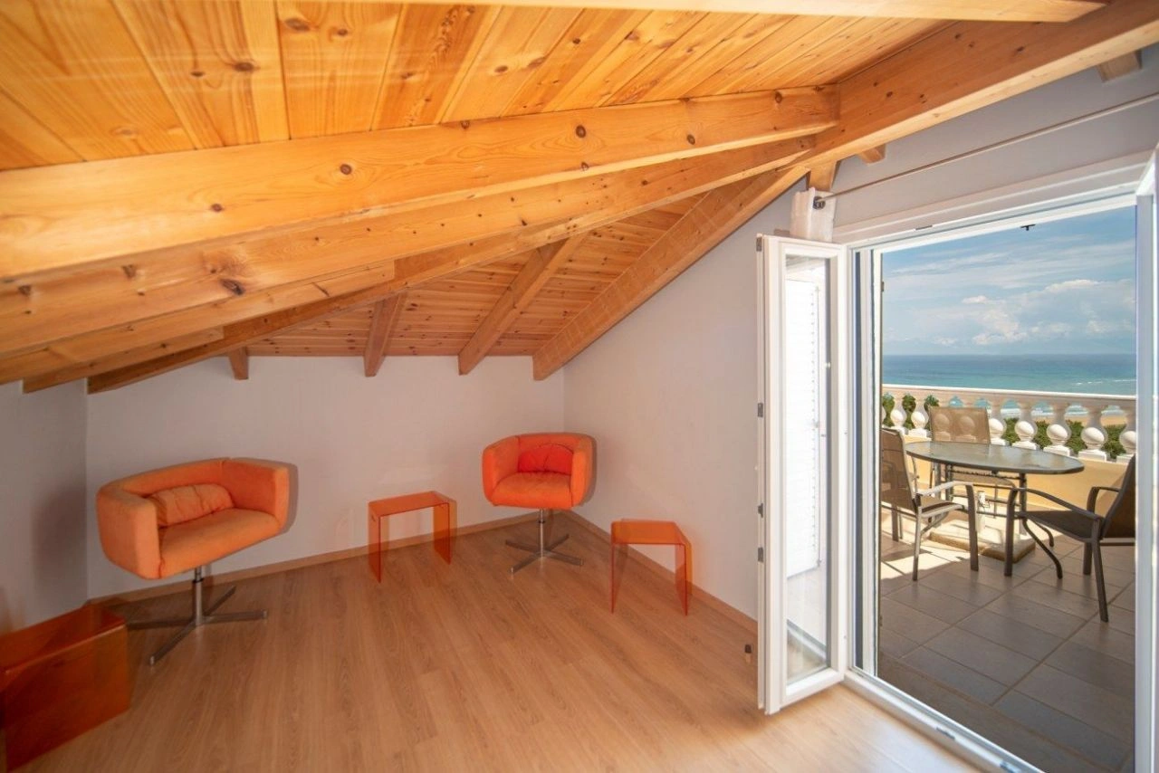 Villa 3+1 in Agios Stefanos