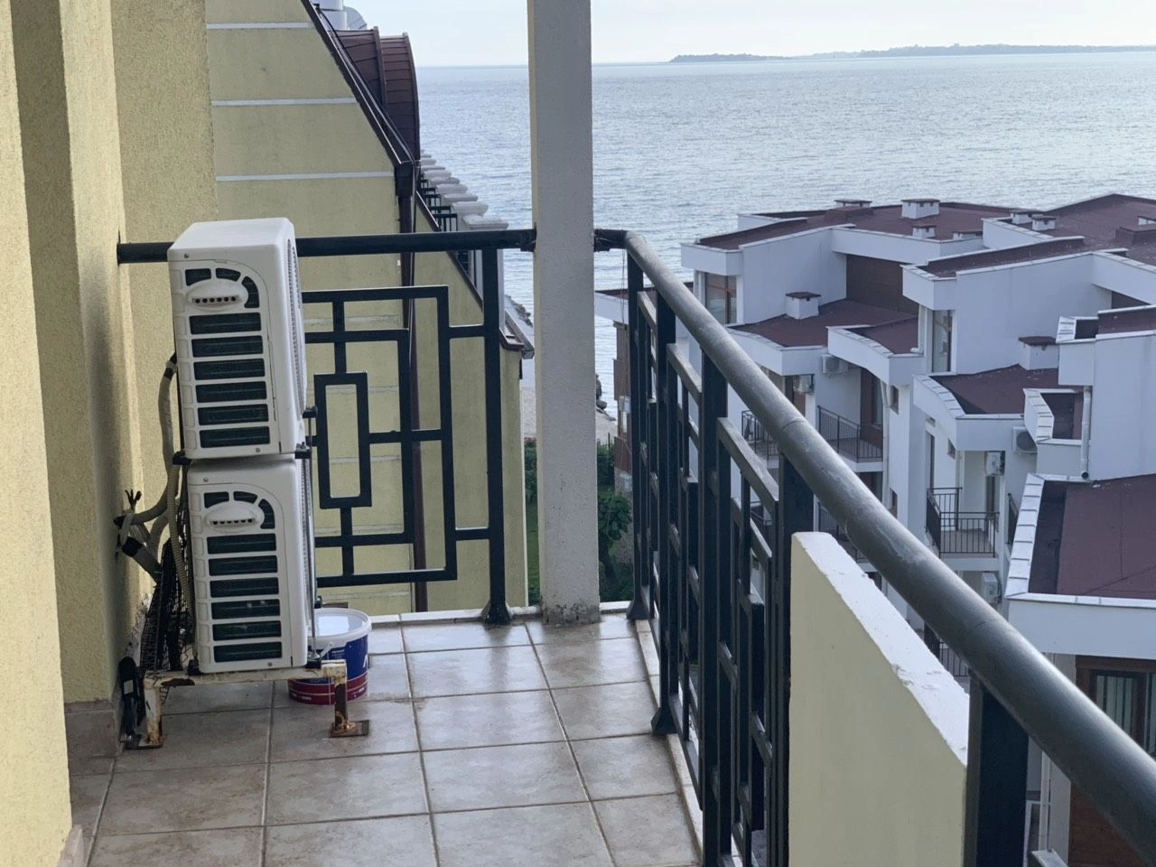 Apartment in a prestigious complex on the first line of the sea in Elenita, Bulgaria