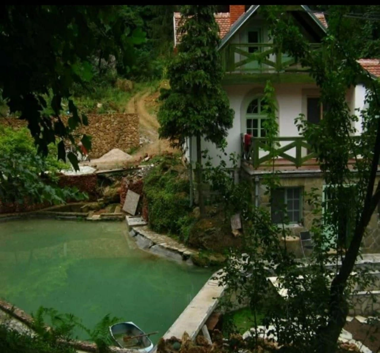 Уникальный участок земли площадью 1,2 гектара в Лиге