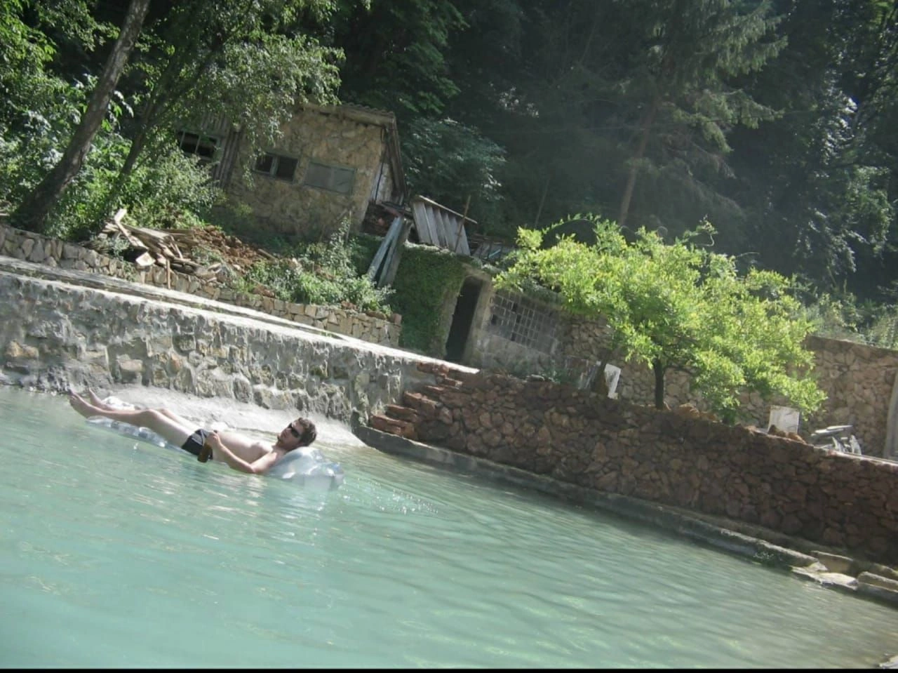 عقار مع قطعة أرض كبيرة وشرفة في ليغا، صربيا