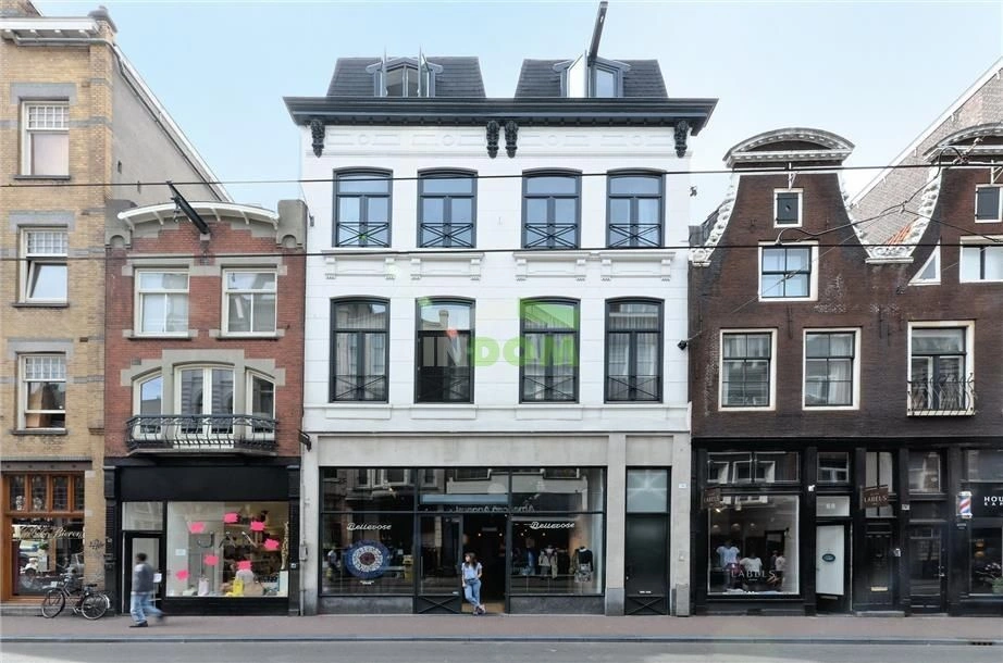 شقة أنيقة مع تراس في المركز التاريخي لأمستردام، هولندا