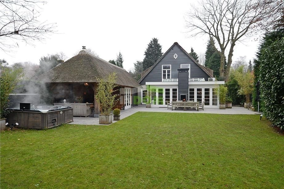 ویلای 6+1 در حومه مد روز لورن آمستردام