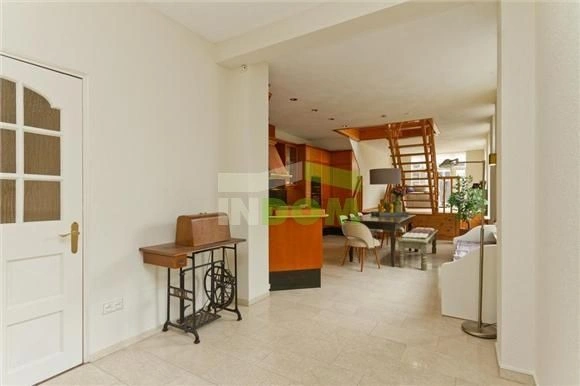 خانه جادار ۲۱۰ متر مربع در مرکز حومه پرمرند آمستردام