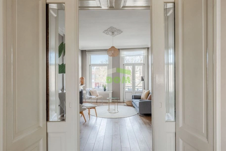 شقة في منزل تاريخي على القناة في وسط أمستردام، هولندا