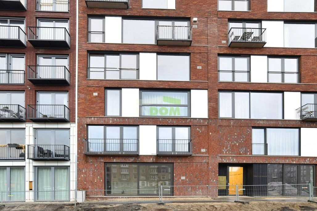 Стильная квартира в новостройке на канале в центре Амстердама, Нидерланды