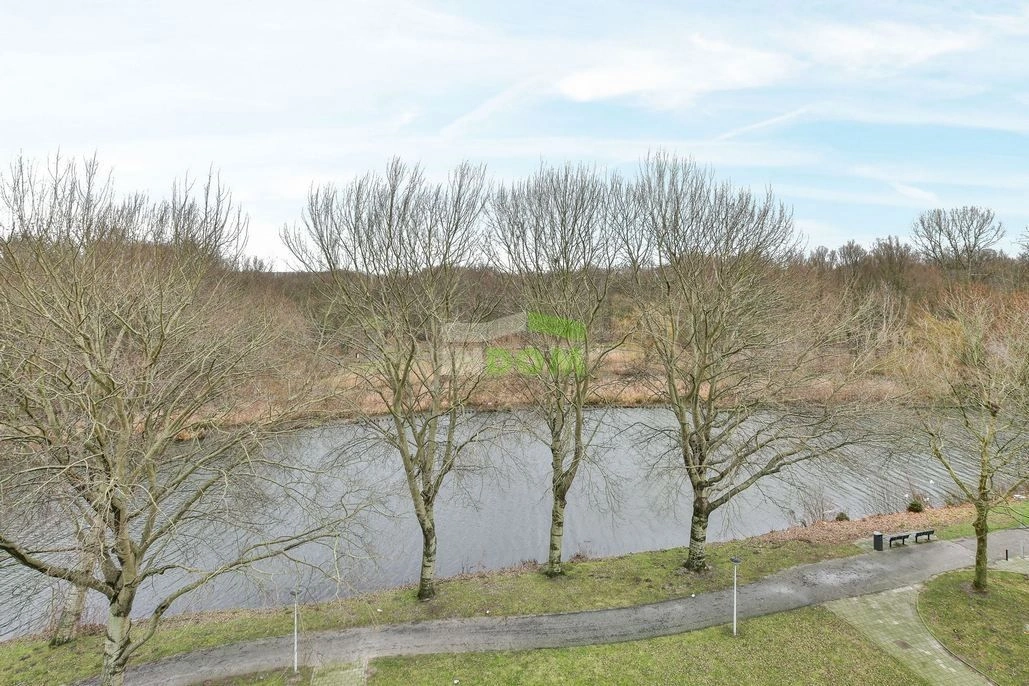 شقة مكونة من غرفتي نوم بجوار البحيرة في منطقة المنتزه في أمستردام - 459,200 €