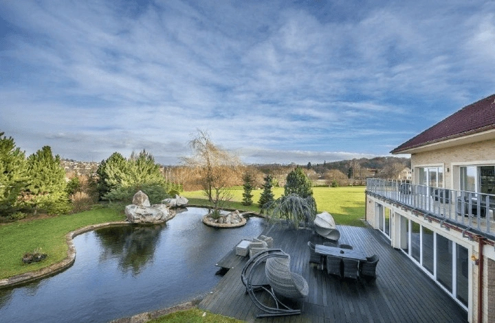 Luxuriöse Villa 1472 m² 40 km von Prag