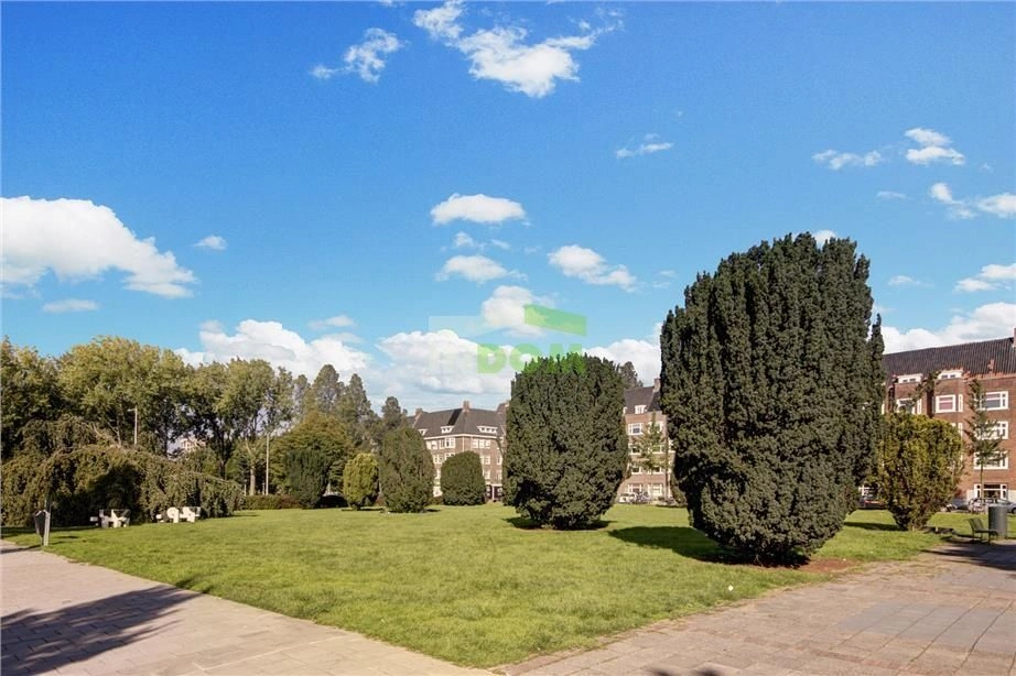 آپارتمانی با تراس وسیع در مرکز آمستردام، هلند