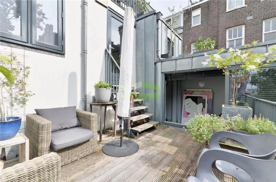 شقة أنيقة مع تراس في المركز التاريخي لأمستردام، هولندا