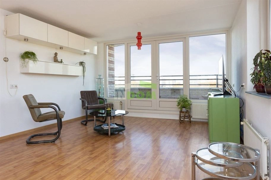 شقة مكونة من غرفتي نوم في منطقة سكنية في أمستردام، هولندا