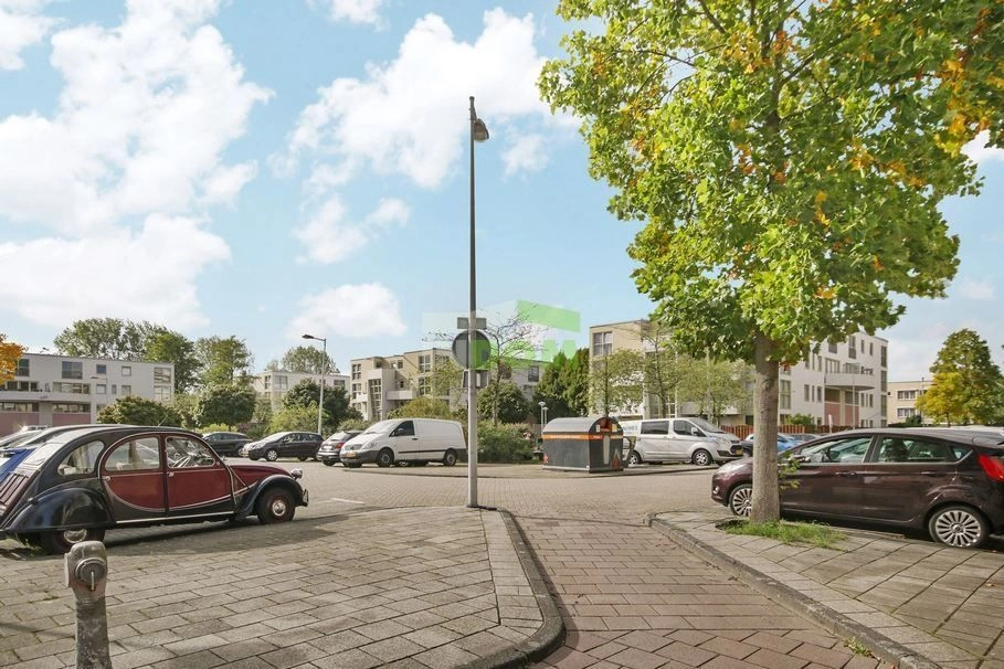 شقة مشرقة في الطابق الرابع في الجزء الشمالي من أمستردام، هولندا