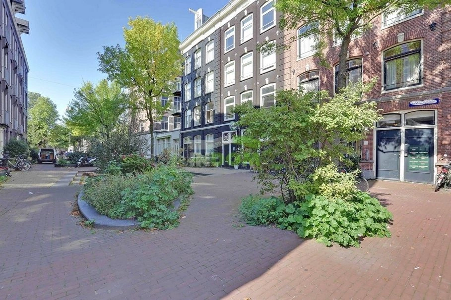 شقة في الطابق الأول من منزل تاريخي في أمستردام، هولندا