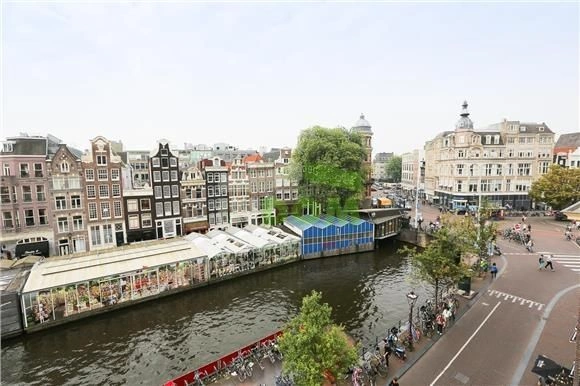 Luminoso apartamento 2+1 en la parte central de Ámsterdam