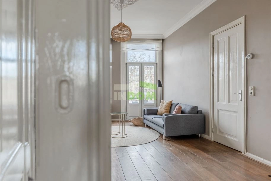 شقة في منزل تاريخي على القناة في وسط أمستردام، هولندا