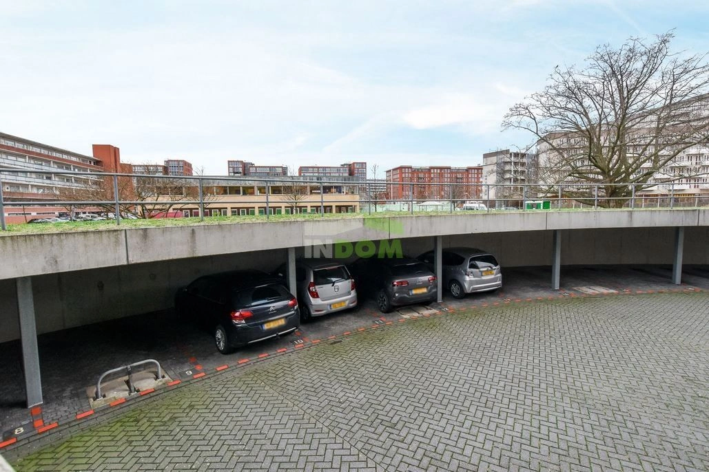 شقة مكونة من غرفتي نوم بجوار البحيرة في منطقة المنتزه في أمستردام - 459,200 €