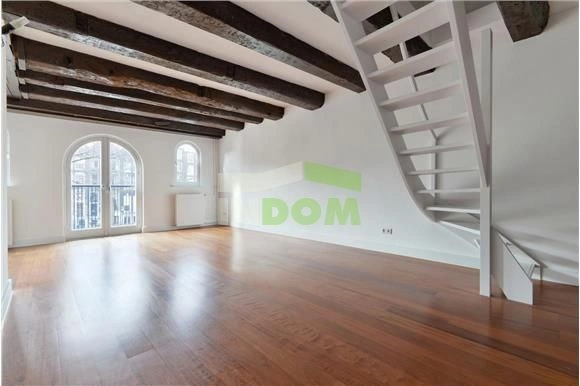 नहर के किनारे अमस्टरडम में 100 m2 का डुप्लेक्स अपार्टमेंट