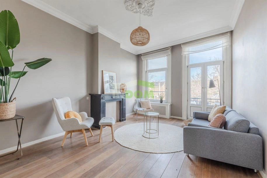 شقة في منزل تاريخي على القناة في وسط أمستردام، هولندا