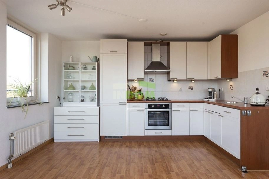 شقة مكونة من غرفتي نوم في منطقة سكنية في أمستردام، هولندا