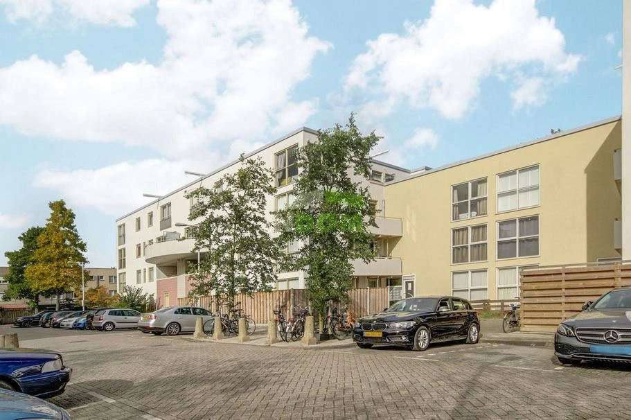 شقة مشرقة في الطابق الرابع في الجزء الشمالي من أمستردام، هولندا