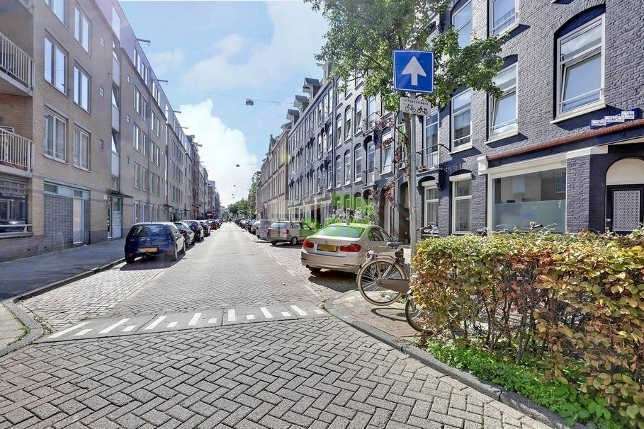 شقة في الطابق الأول من منزل تاريخي في أمستردام، هولندا