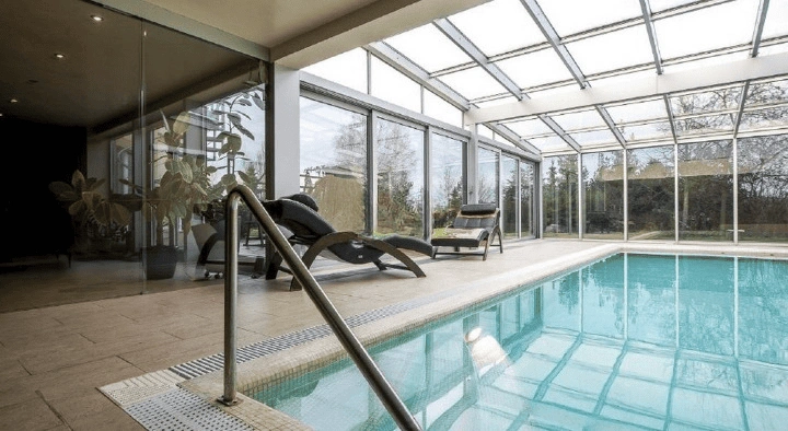 Luxury villa 1472 m2 40 km from Prague