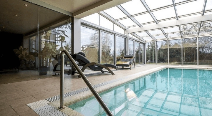 Luxuriöse Villa 1472 m² 40 km von Prag