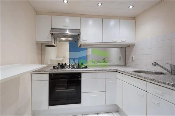 Bright 3+1 apartment next to the flower market on the water in Amsterdam