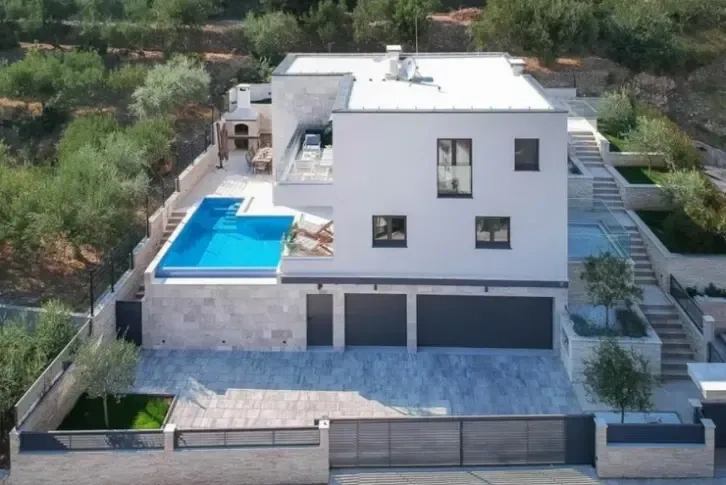 Comfortable villa 300 m2 in Split, Dalmatia