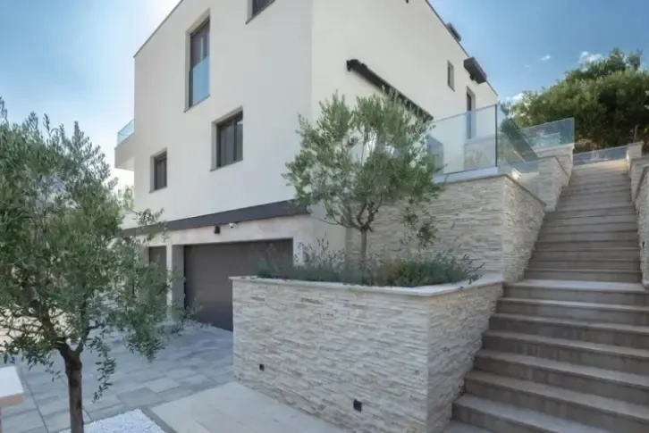 Comfortable villa 300 m2 in Split, Dalmatia