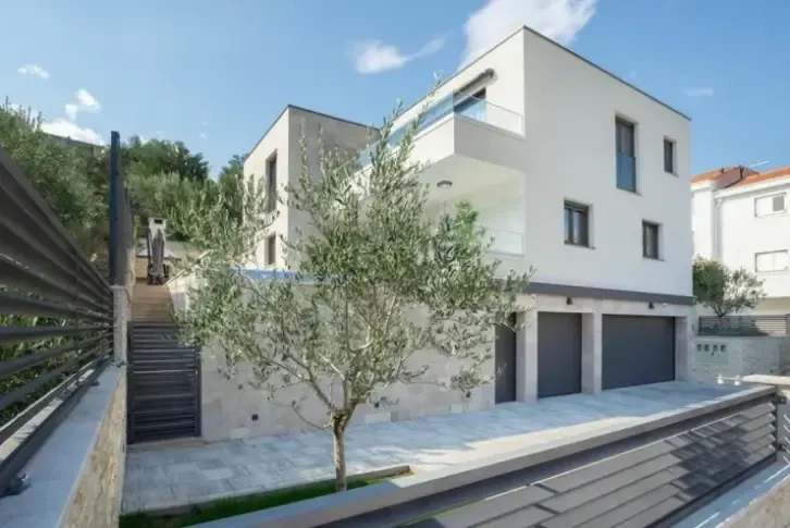 Comfortable villa 300 m2 in Split, Dalmatia