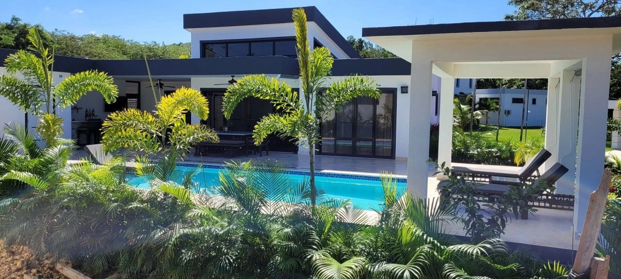 索苏阿带露天泳池的2+1别墅