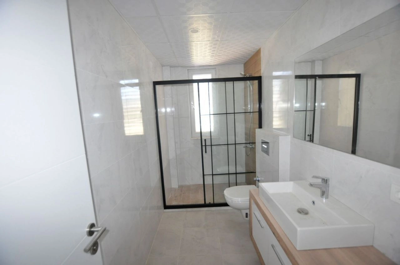 एंटाल्या, तुर्की में नदी-नहर के पास 2+1 अपार्टमेंट