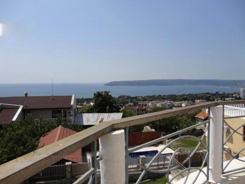 ویلای سهطبقه در منطقه معتبر سوئتی نیکولا - ۳۰۰,۰۰۰ €