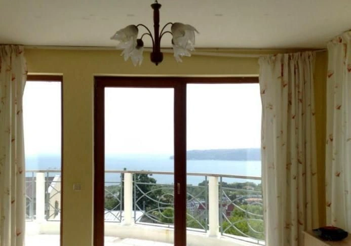 ویلای سهطبقه در منطقه معتبر سوئتی نیکولا - ۳۰۰,۰۰۰ €