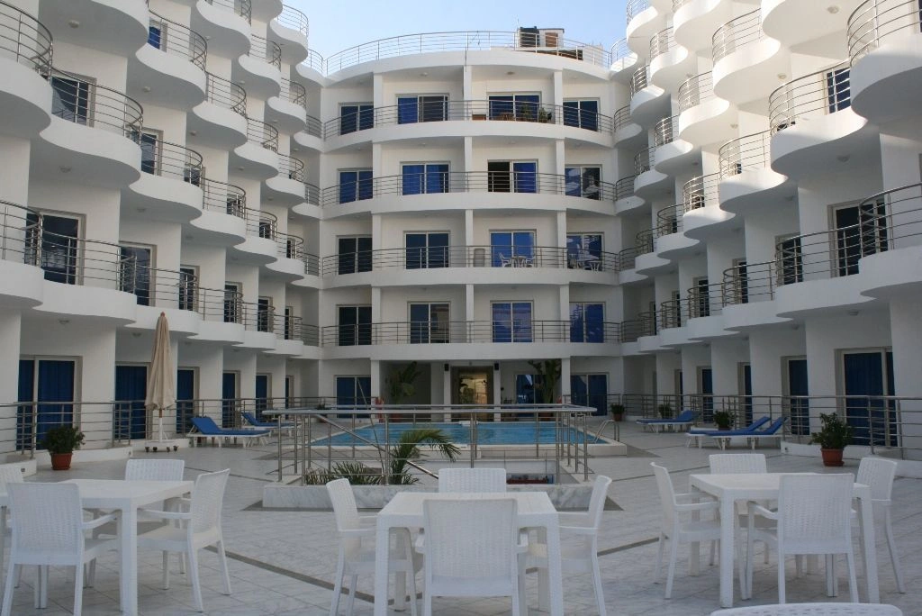 埃及赫尔格达市中心带游泳池的高档小区公寓