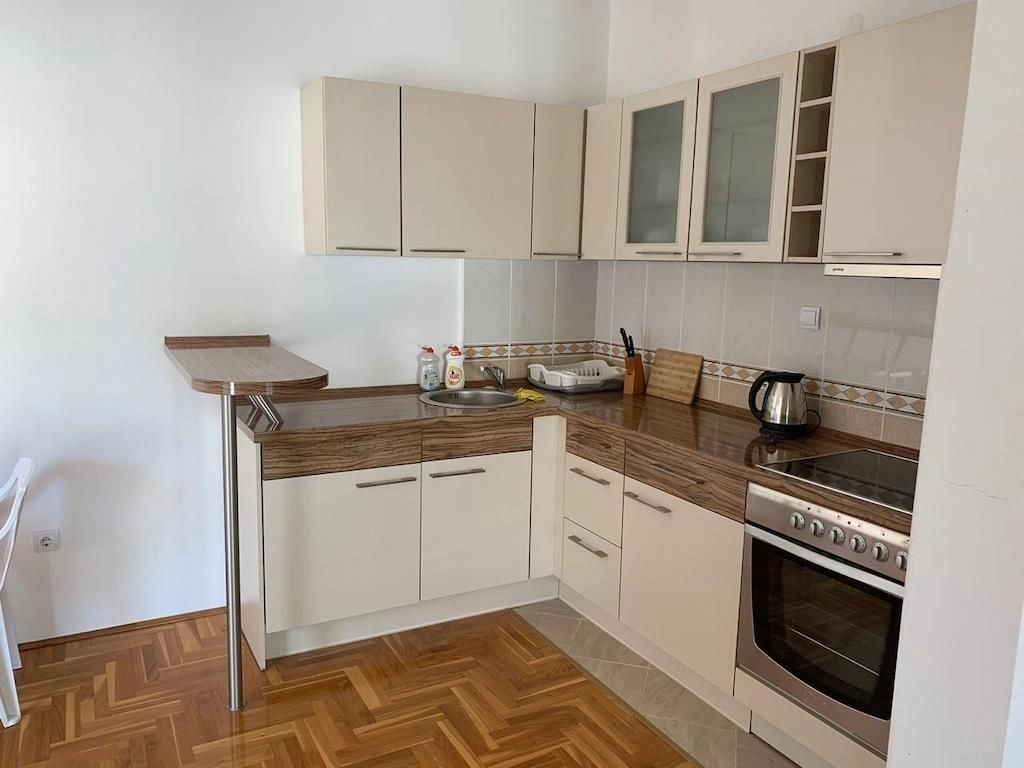 Accogliente appartamento 1+1 a Budva
