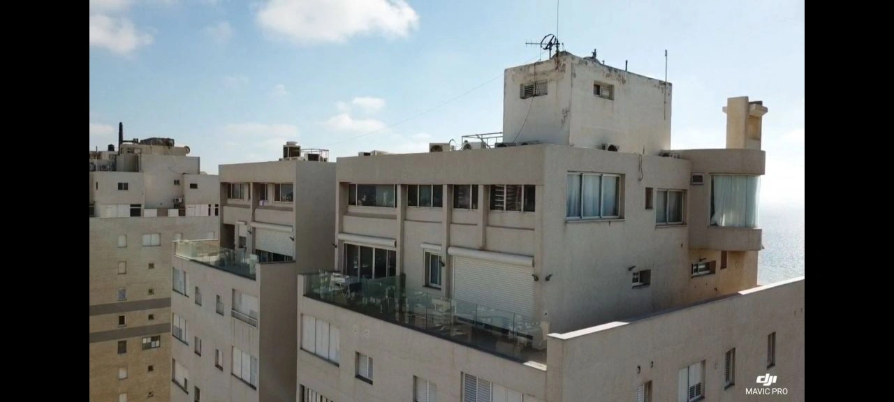 以色列内坦亚近海 8+1 顶层公寓